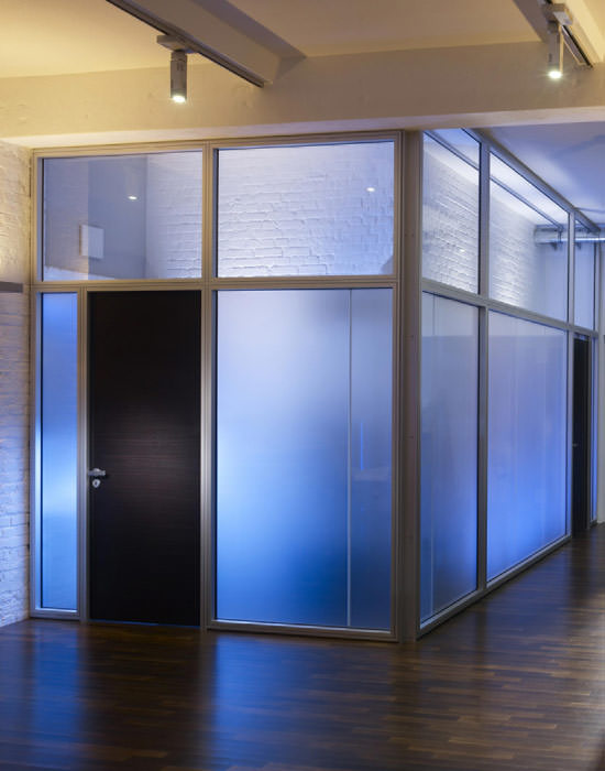 Türen und Aluminiumzargen